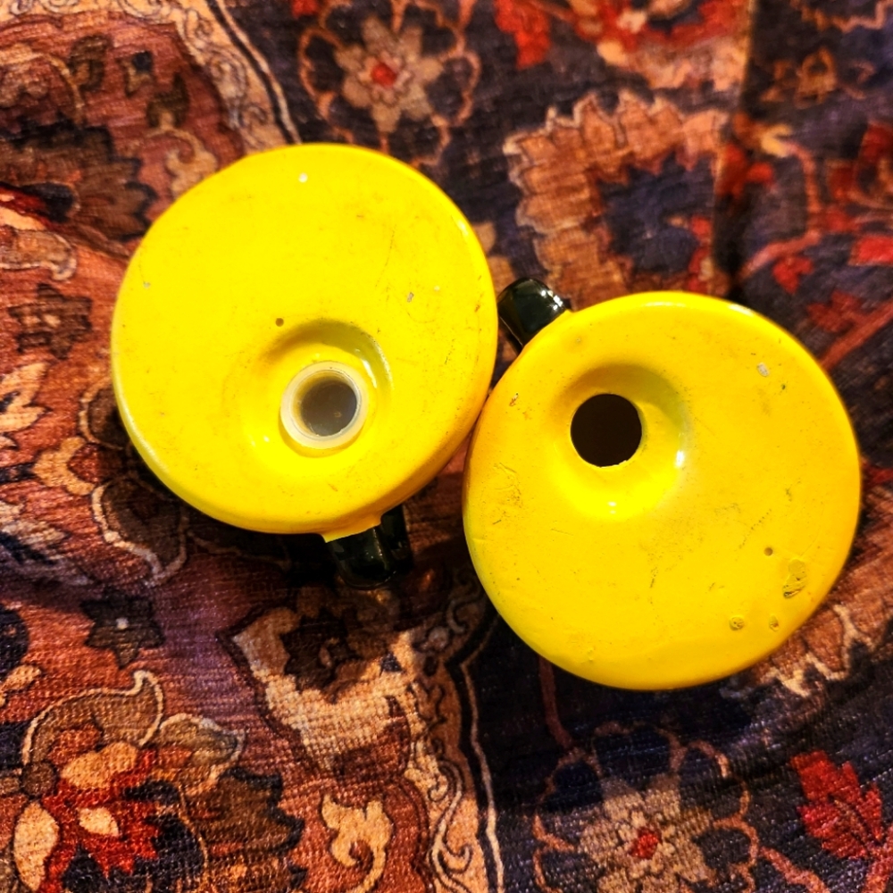 Vintage teapot salt and pepper shaker set - Picture 3 of 3